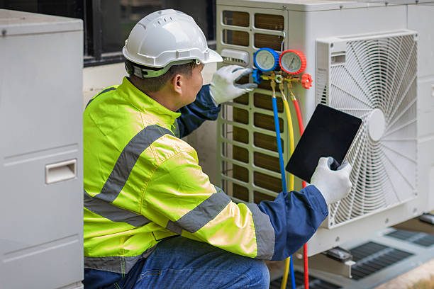 Professional Hvac technician working in Franklin Park, IL